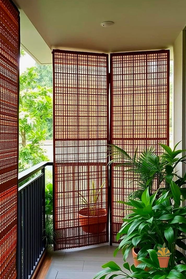 Balcony with Privacy Screening