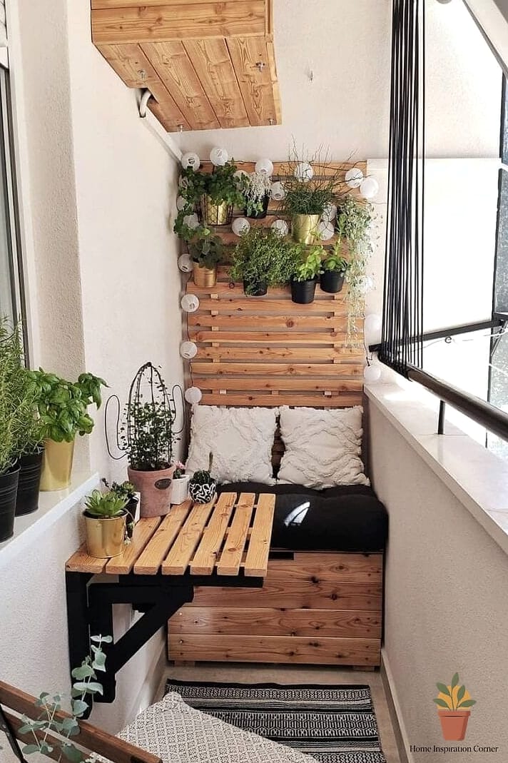 Built-In Bench with Cushions