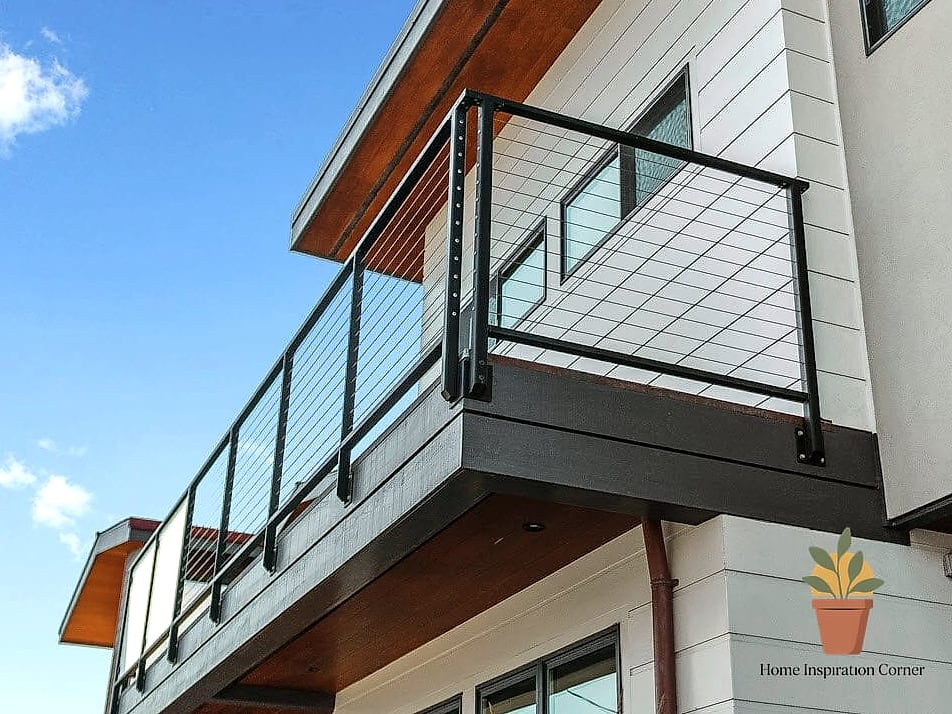 Cable Rail Combined with a Single Glass Accent Panel