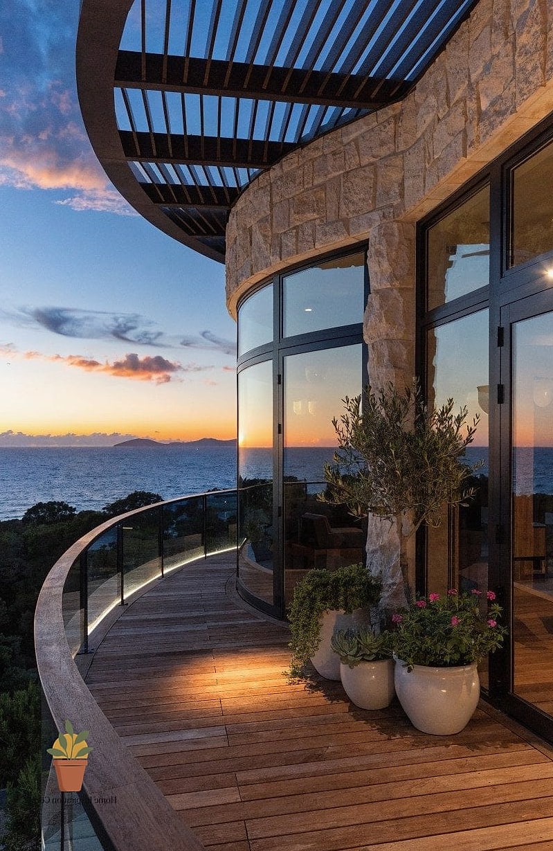 Corner Glass Wraparound for Panoramic Views