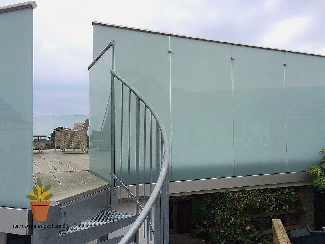 21 Glass Railing Balcony Looks We're Obsessed With This Year 15 Glass Railings on Spiral or Floating Staircases
