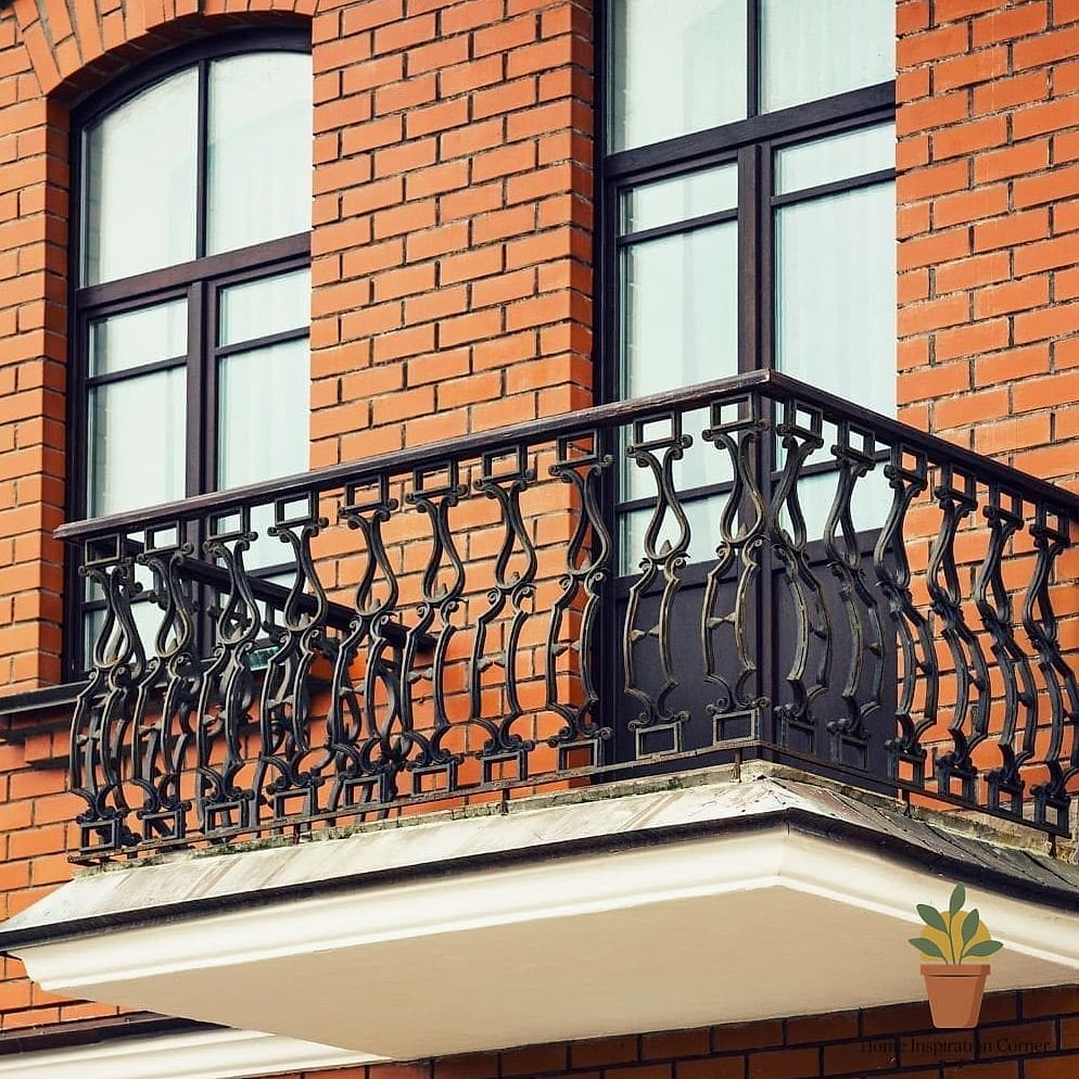18 Iron Balcony Railing Designs You Need to See Right Now 16 Two-Tone Iron Railings