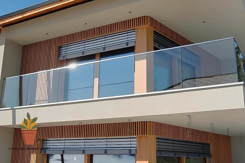 Aluminum Frame with Glass Inserts