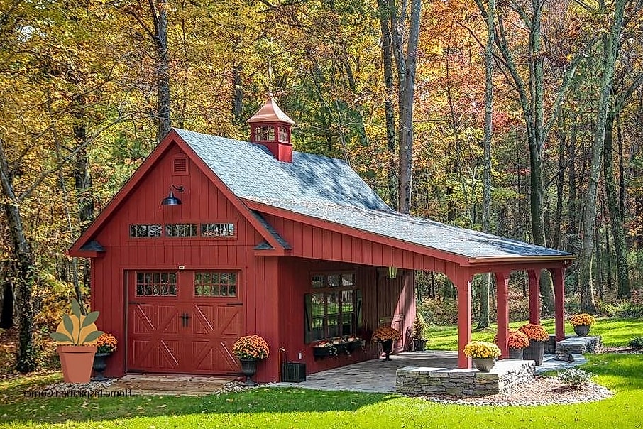 A Barn-Style Detached Garage
