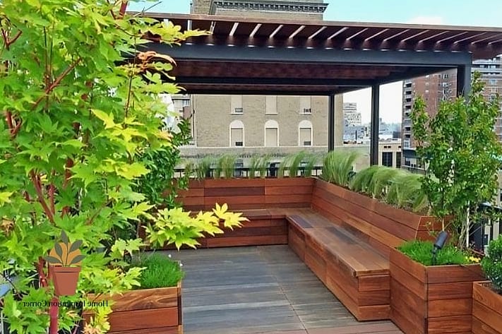 Built-In Bench Seating Along the Perimeter