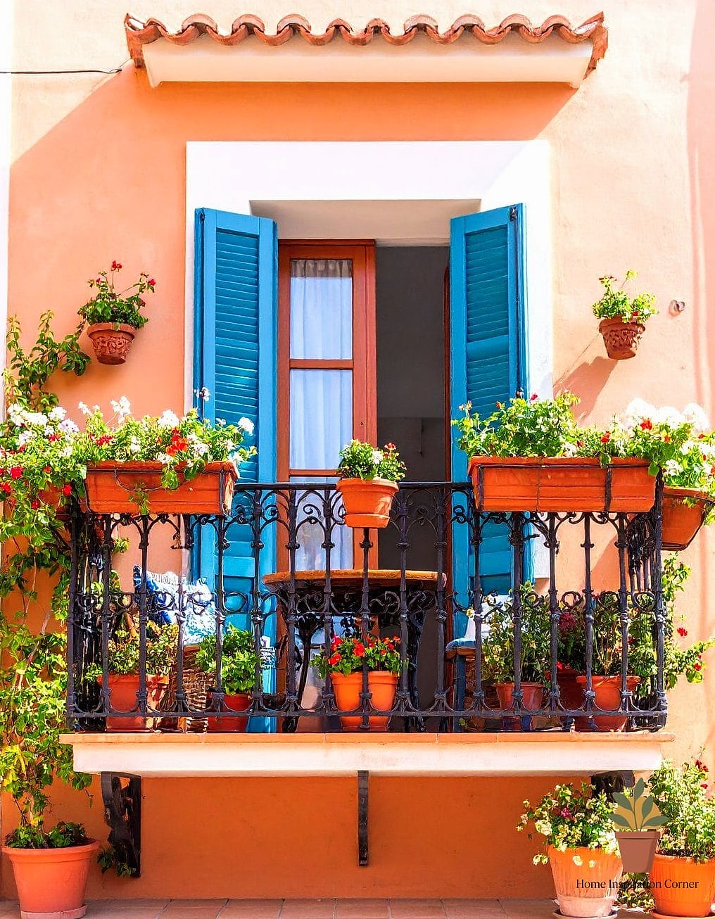 Dated Terracotta Pots Get a Modern Concrete Planter Upgrade