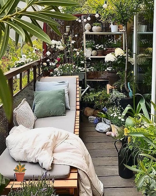 Daybed-Style Lounger