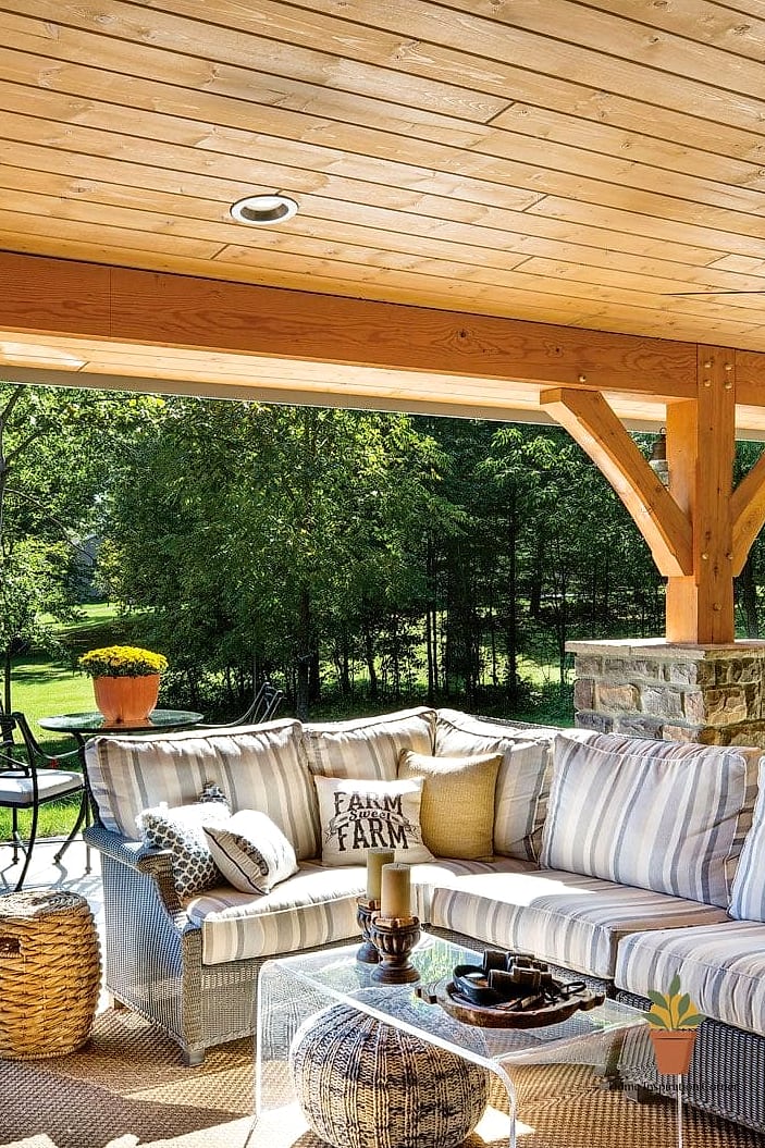 Dual-Zone Patio with Dining and Lounge Areas