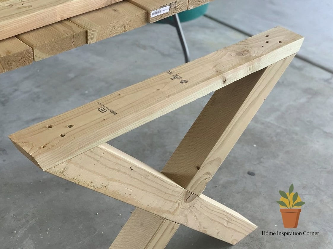 Go With X-Frame Legs for Stability