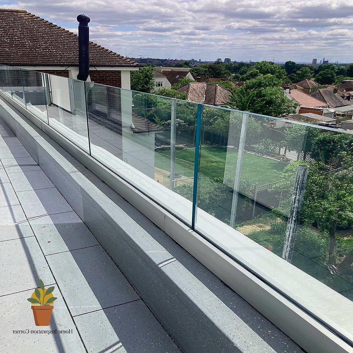 Frameless Glass Panels for an Unobstructed View