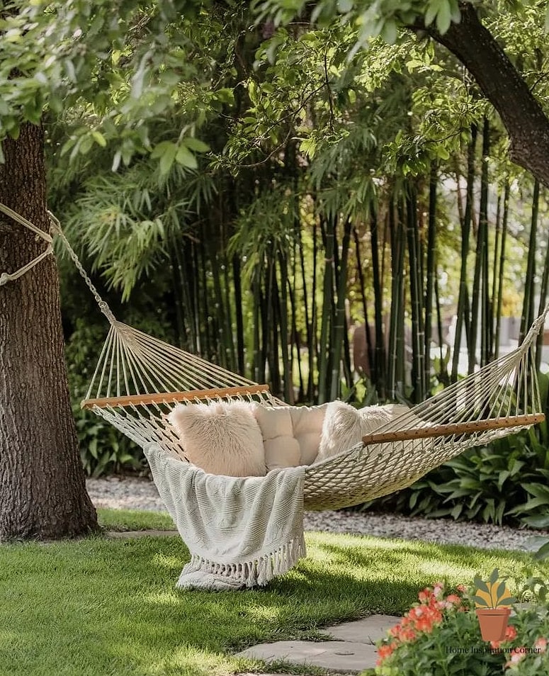 Hammock Lounge Corner
