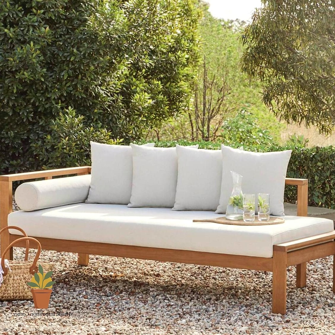 21 Outdoor Daybed Inspiration Boards You'll Want to Copy 5 Minimalist Wood-Frame Daybed