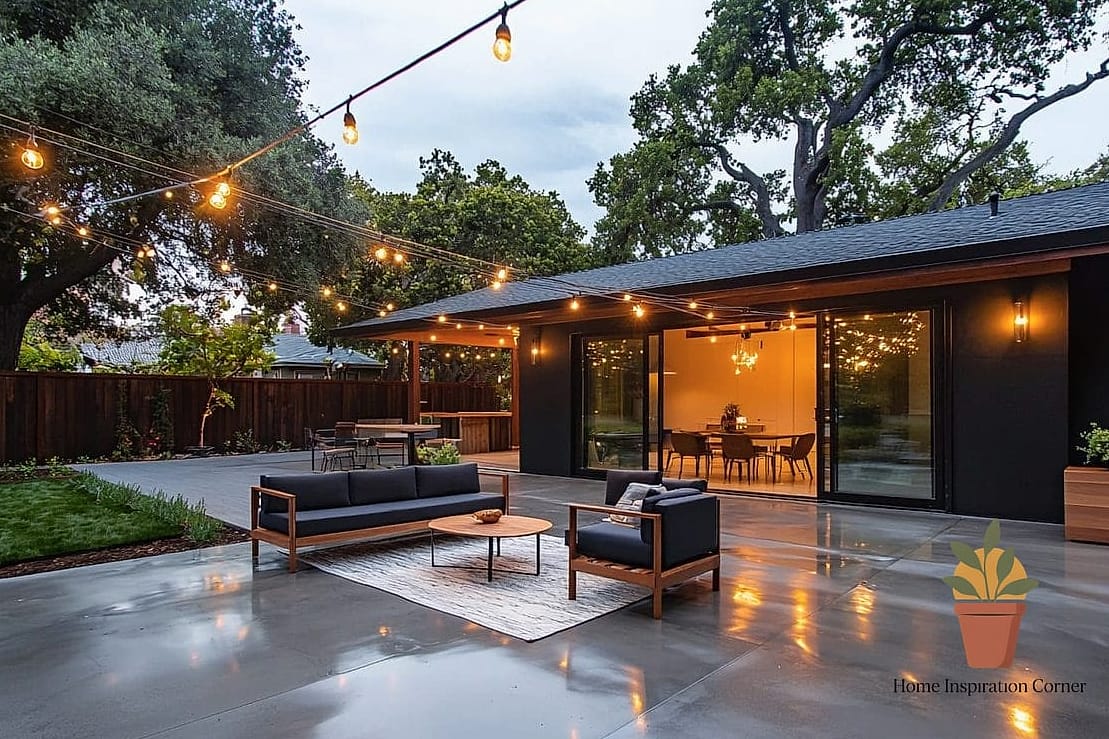 Modern Concrete and Wood Deck