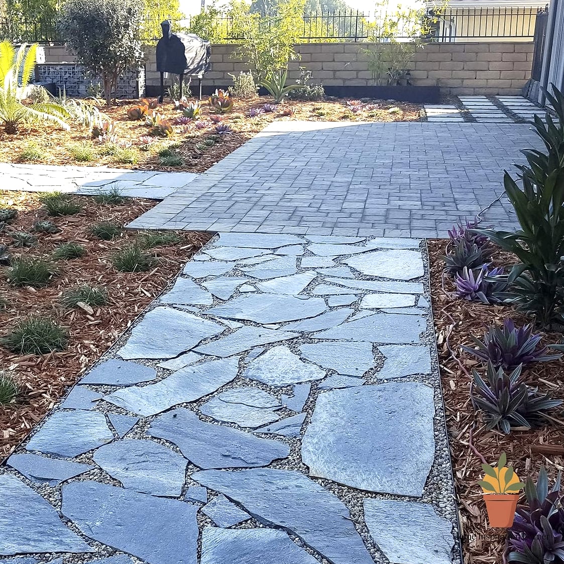 15 Outdoor Pavers Looks We're Obsessed With This Year 4 Natural Stone Flagstone