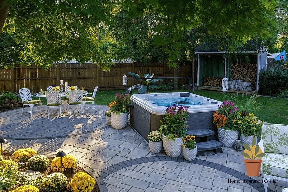From Open Yard to Enclosed Screened Room