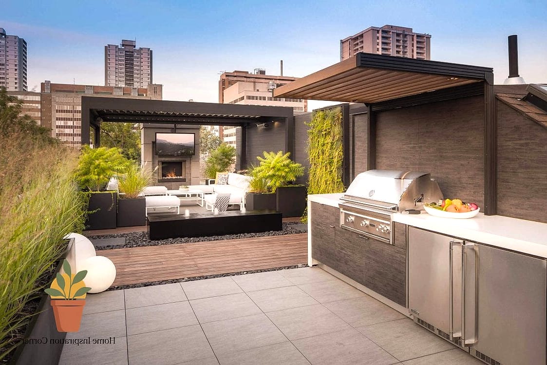 Outdoor Kitchen with Built-In Grill