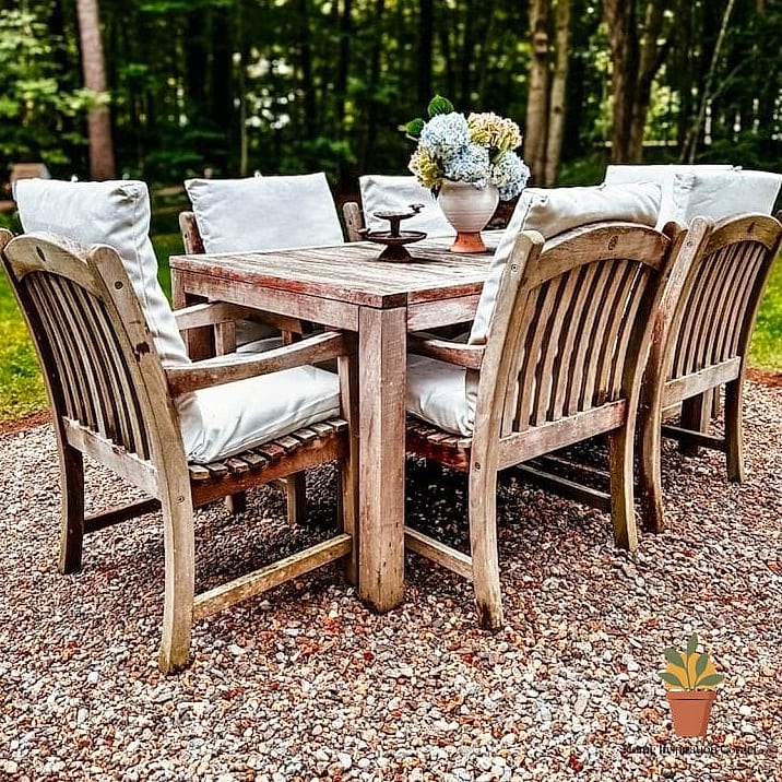 Pea Gravel Patio with a Built-In Dining Area