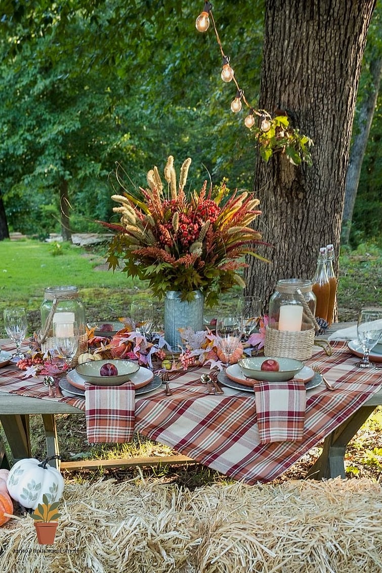 23 Outdoor Fall Decor Ideas Designs That Maximize Style and Function 13 A Tablescape for Outdoor Fall Dinners