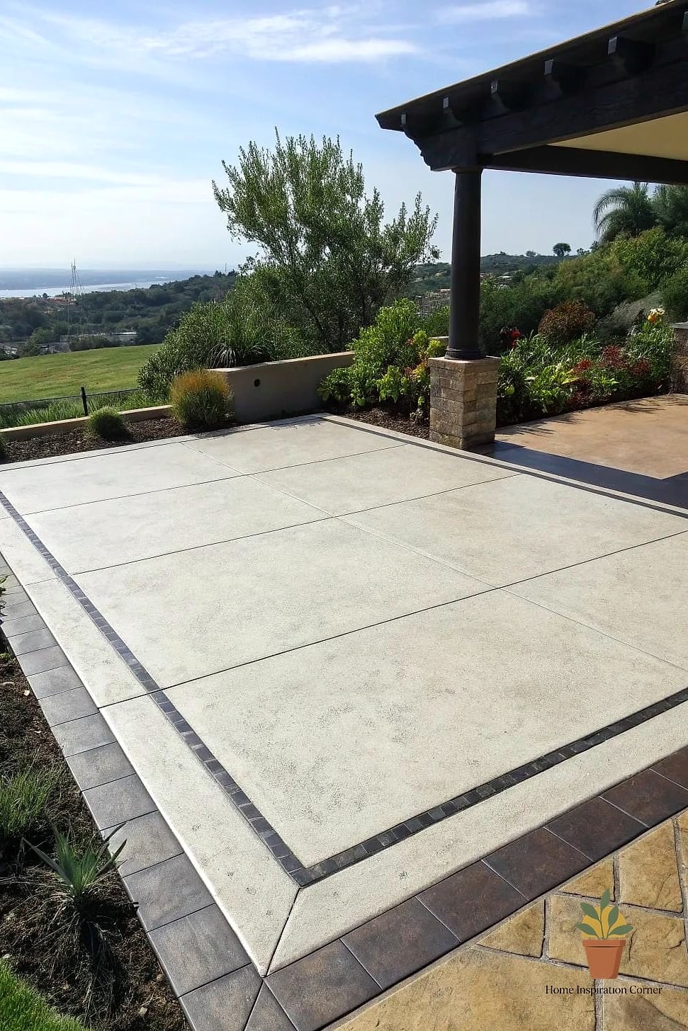 Two-Tone Concrete Borders